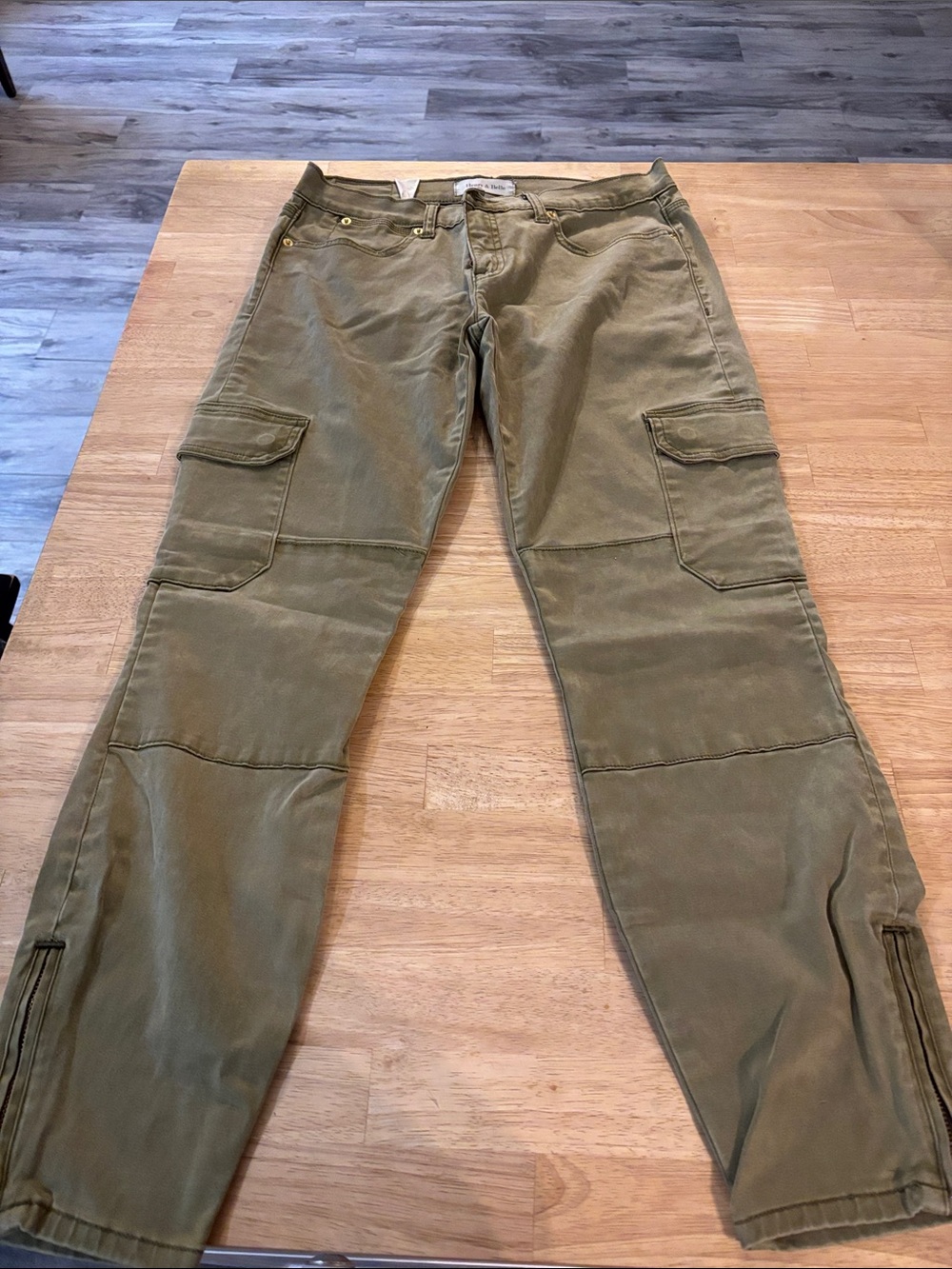 Women’s  Olive Cargo Pants - Durable Utility Style